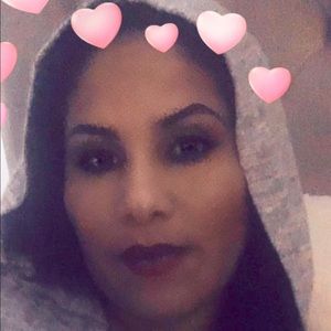 Meet your Posher, Candie